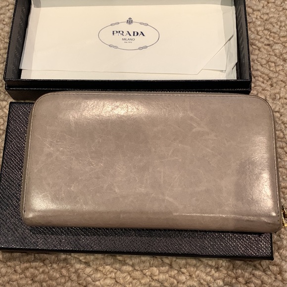 Prada Wallet - Picture 3 of 7